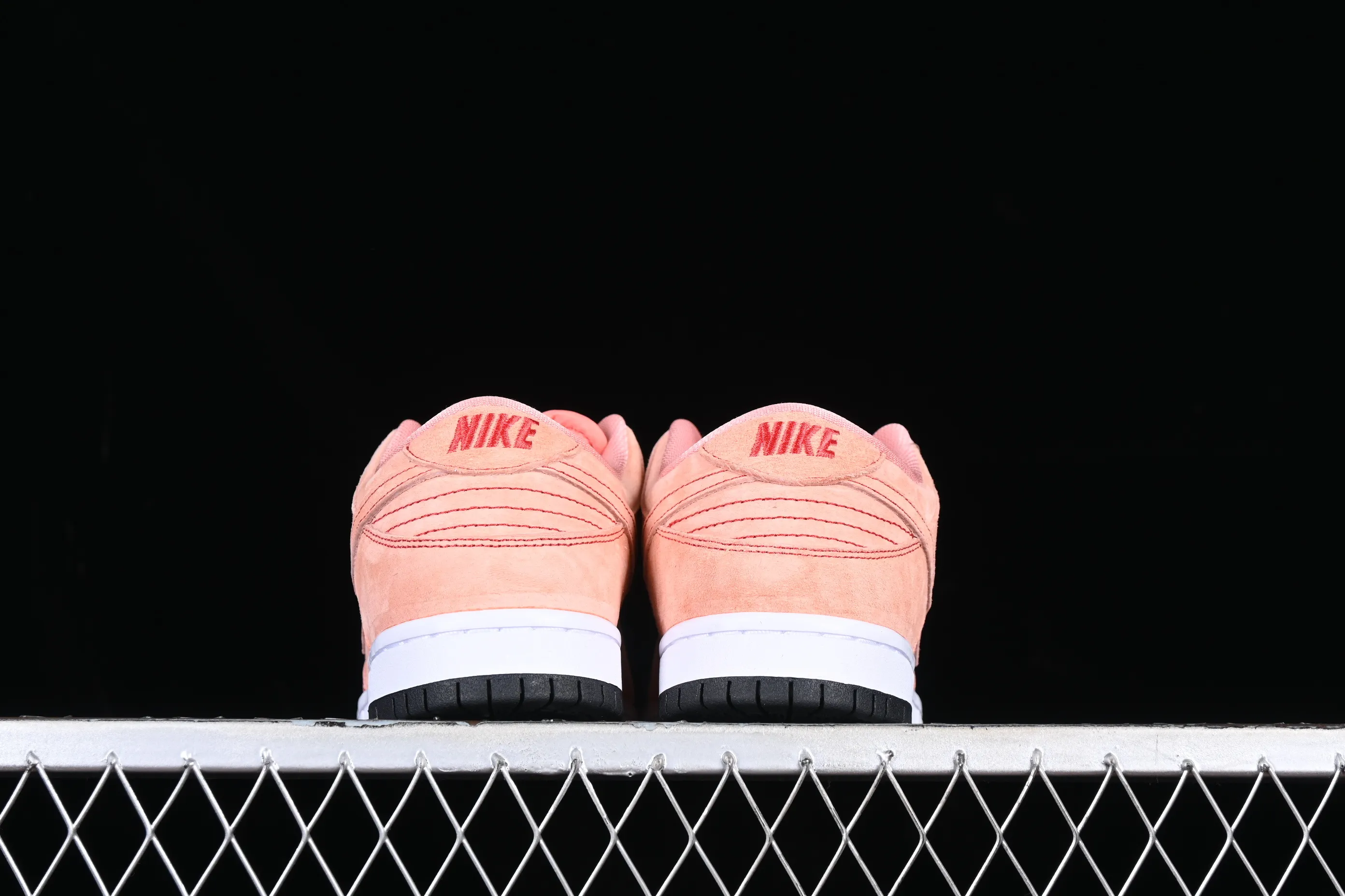 All Categories Nk SB Dunk Series Nk SB Dunk Low low-top sneakers NK SB Dunk Low "Pink" suede pink salmon pink and white suede smashed backboard fashion casual sneakers CV1655-600